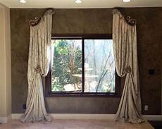 Venetian Curtain